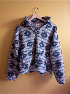 Vigoss Cream Sherpa Pullover with Blue and Brown Accents